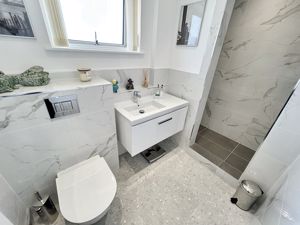 En suite shower room- click for photo gallery